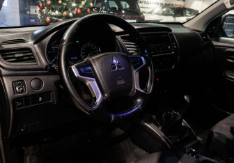 Подержанный автомобиль Mitsubishi L200 2019 года (14 фото)