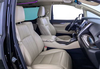 Подержанный автомобиль Toyota Alphard 2020 года (24 фото)