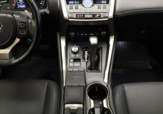 Подержанный автомобиль Lexus NX 2021 года (9 фото)