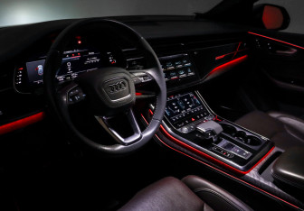 Подержанный автомобиль Audi Q8 2019 года (20 фото)