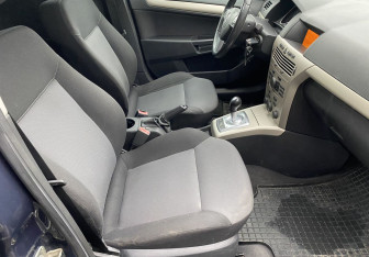 Подержанный автомобиль Opel Astra Sedan 2008 года (9 фото)