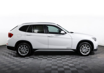 Подержанный автомобиль BMW X1 2013 года (4 фото)