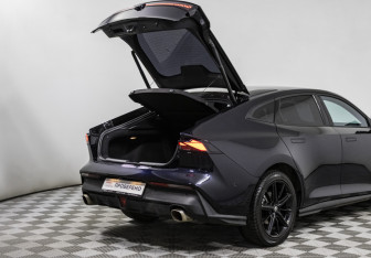 Подержанный автомобиль Changan UNI-V 2024 года (20 фото)