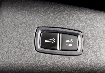 Подержанный автомобиль Porsche Cayenne 2023 года (26 фото)