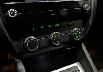 Подержанный автомобиль Skoda Octavia Liftback 2018 года (25 фото)