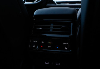 Подержанный автомобиль Geely Monjaro 2024 года (11 фото)