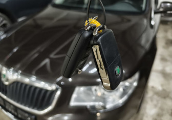 Подержанный автомобиль Skoda Superb Wagon 2013 года (21 фото)