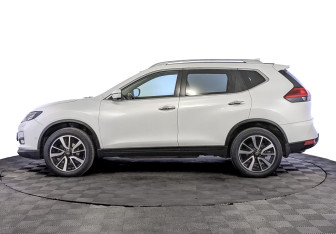Подержанный автомобиль Nissan X-Trail 2019 года (8 фото)