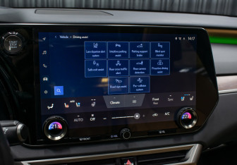 Подержанный автомобиль Lexus RX 2022 года (21 фото)