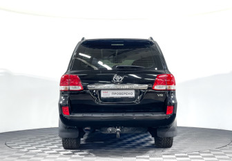 Подержанный автомобиль Toyota Land Cruiser Suv 2009 года (6 фото)