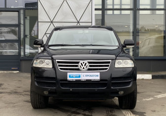 Подержанный автомобиль Volkswagen Touareg 2004 года (2 фото)