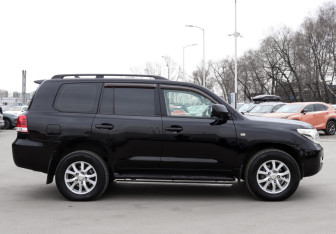 Подержанный автомобиль Toyota Land Cruiser Suv 2009 года (4 фото)