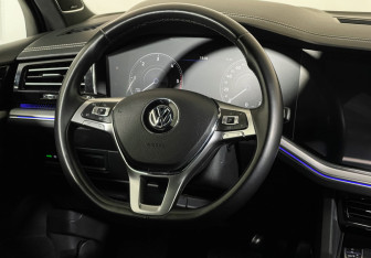 Подержанный автомобиль Volkswagen Touareg 2019 года (14 фото)