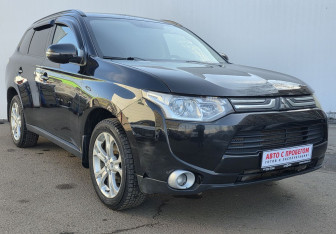 Подержанный автомобиль Mitsubishi Outlander 2013 года (3 фото)