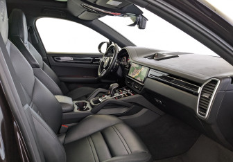 Подержанный автомобиль Porsche Cayenne 2019 года (11 фото)
