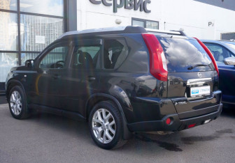 Подержанный автомобиль Nissan X-Trail 2013 года (7 фото)