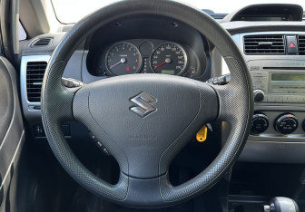 Подержанный автомобиль Suzuki Liana Wagon 2007 года (12 фото)
