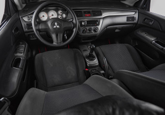 Подержанный автомобиль Mitsubishi Lancer Sedan 2005 года (9 фото)