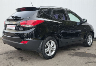 Подержанный автомобиль Hyundai ix35 2013 года (5 фото)