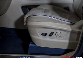 Подержанный автомобиль Voyah Dream 2023 года (23 фото)