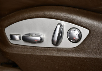 Подержанный автомобиль Porsche Macan 2015 года (15 фото)