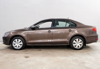 Подержанный автомобиль Volkswagen Jetta Sedan 2012 года (8 фото)