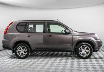 Подержанный автомобиль Nissan X-Trail 2009 года (4 фото)