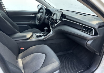 Подержанный автомобиль Toyota Camry Sedan 2021 года (13 фото)