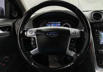 Подержанный автомобиль Ford Mondeo Sedan 2013 года (12 фото)