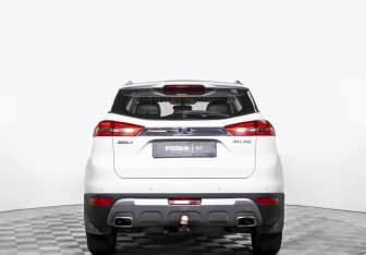 Подержанный автомобиль Geely Atlas 2018 года (6 фото)
