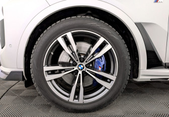 Подержанный автомобиль BMW X7 2022 года (18 фото)