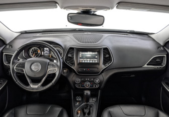 Подержанный автомобиль Jeep Cherokee 2018 года (14 фото)