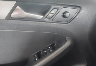 Подержанный автомобиль Volkswagen Jetta Sedan 2011 года (15 фото)