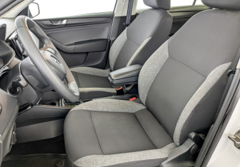 Подержанный автомобиль Skoda Rapid Liftback 2021 года (20 фото)