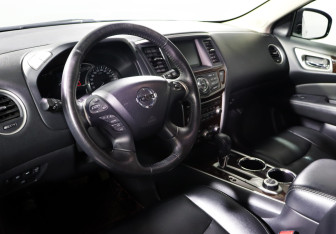 Подержанный автомобиль Nissan Pathfinder 2015 года (15 фото)