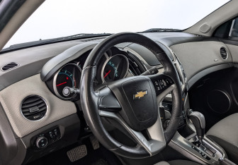 Подержанный автомобиль Chevrolet Cruze Sedan 2014 года (15 фото)
