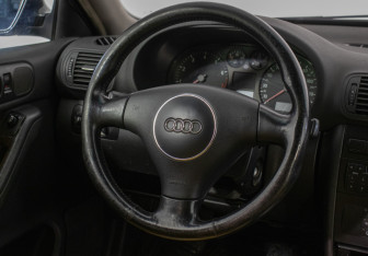 Подержанный автомобиль Audi A3 Hatchback 2001 года (15 фото)