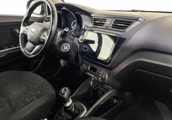 Подержанный автомобиль Kia Rio Sedan 2012 года (9 фото)