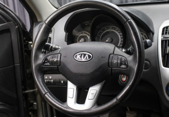 Подержанный автомобиль Kia Ceed Hatchback 2011 года (16 фото)