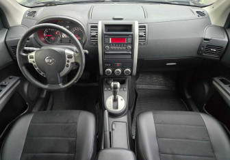 Подержанный автомобиль Nissan X-Trail 2014 года (9 фото)