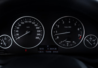 Подержанный автомобиль BMW X3 2010 года (10 фото)