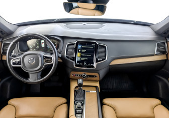 Подержанный автомобиль Volvo XC90 2018 года (14 фото)