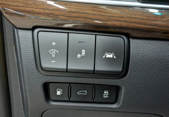 Подержанный автомобиль Kia K7 2019 года (5 фото)