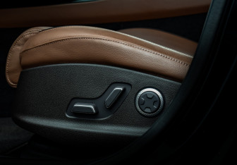 Подержанный автомобиль Genesis G80 2021 года (20 фото)