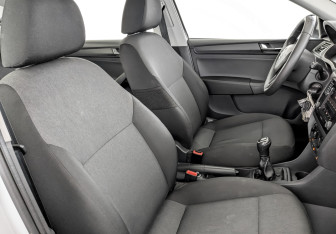 Подержанный автомобиль Skoda Rapid Liftback 2017 года (23 фото)