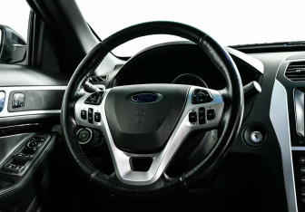 Подержанный автомобиль Ford Explorer 2013 года (11 фото)