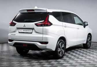Подержанный автомобиль Mitsubishi Xpander 2022 года (5 фото)