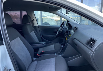 Подержанный автомобиль Volkswagen Polo Sedan 2014 года (17 фото)