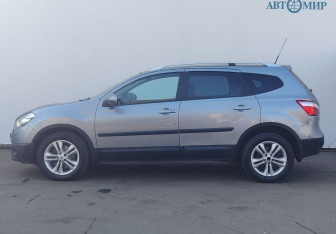 Подержанный автомобиль Nissan Qashqai+2 2010 года (5 фото)