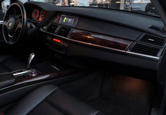Подержанный автомобиль BMW X5 2010 года (9 фото)